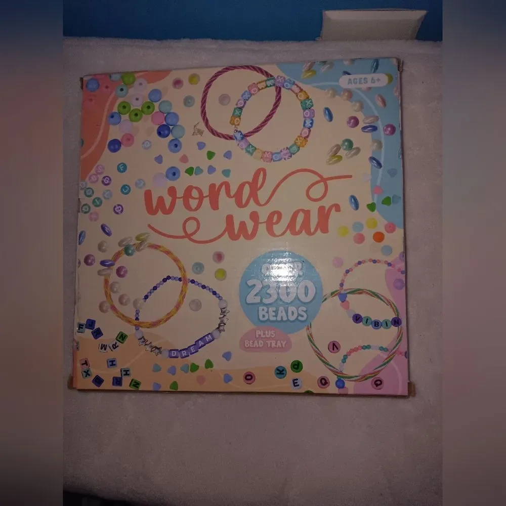 NWOT 2022 Gener8 LLC Word Wear 2300 Pc Beads Jewelry Making Kit